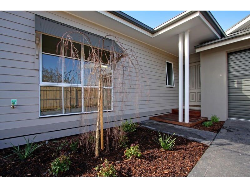 2/43 Hillman Avenue, Mccrae VIC 3938