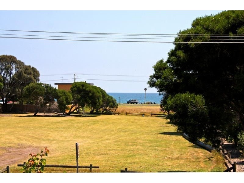 212 Dromana Pde, Safety Beach VIC 3936