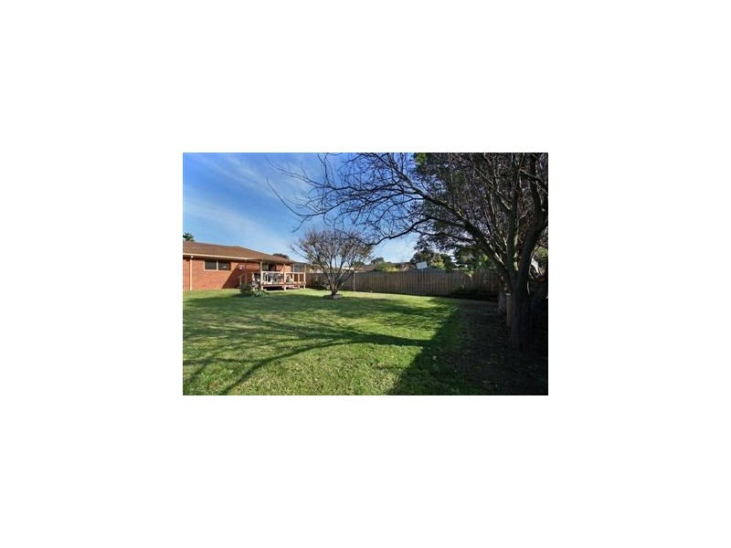 11 Knott Street, Safety Beach VIC 3936