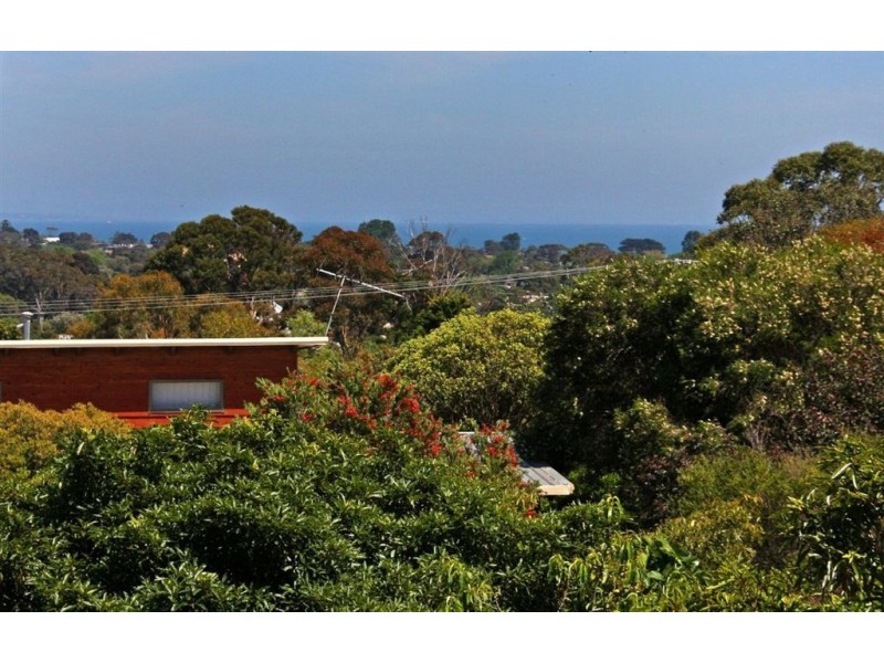 8 Hillman Avenue, Mccrae VIC 3938