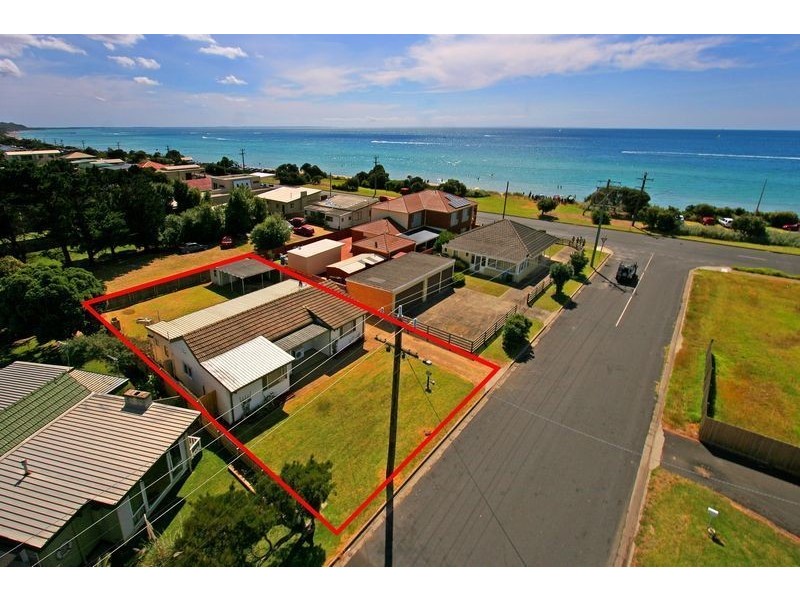 2 Balmoral Ave, Safety Beach VIC 3936