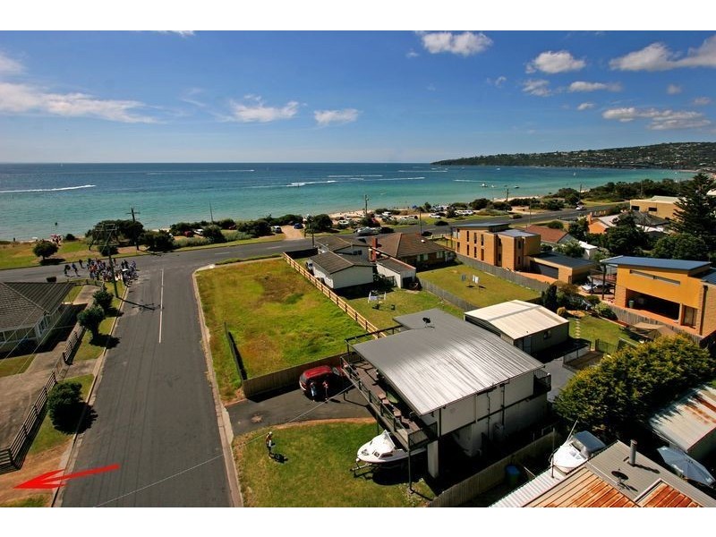 2 Balmoral Ave, Safety Beach VIC 3936