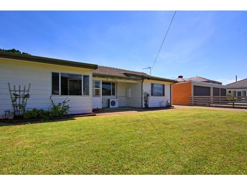 2 Balmoral Ave, Safety Beach VIC 3936