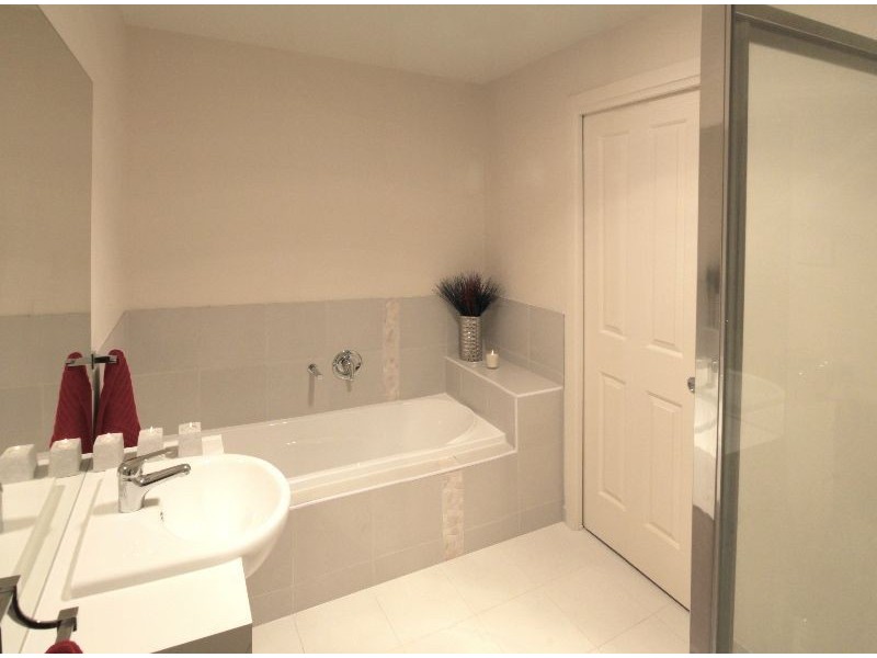 2/24 William Street, Mccrae VIC 3938