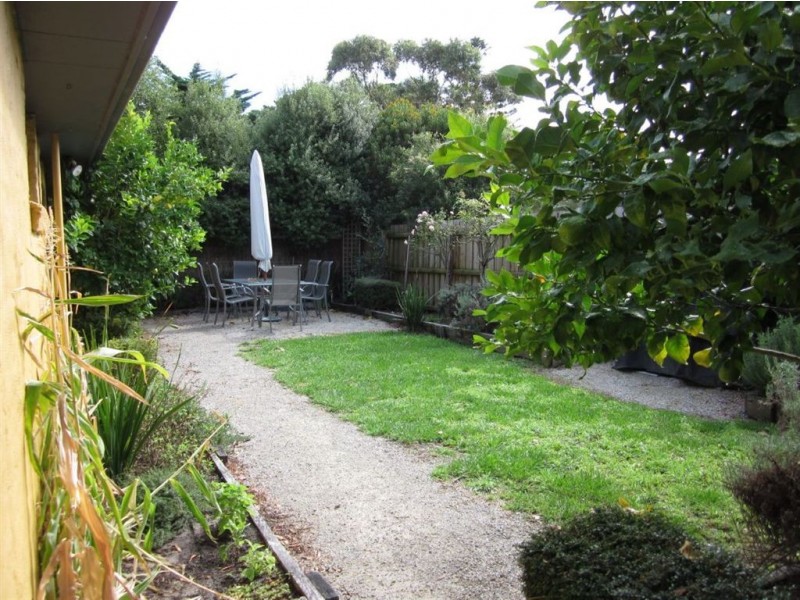 76 Seaview Avenue, Safety Beach VIC 3936