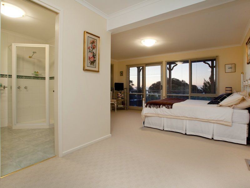 12 Somers Avenue, Mccrae VIC 3938