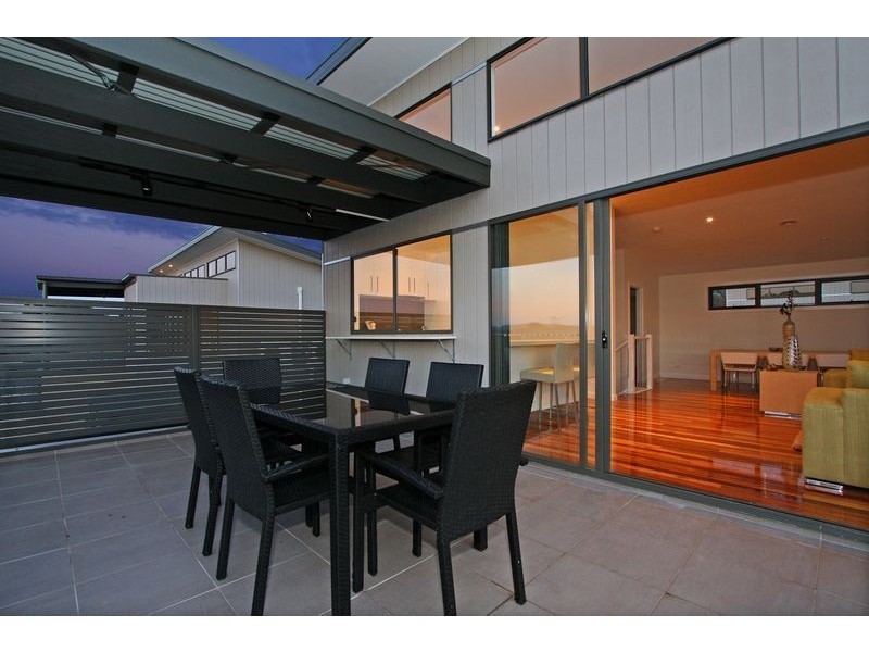 2/4 Heales Street, Dromana VIC 3936