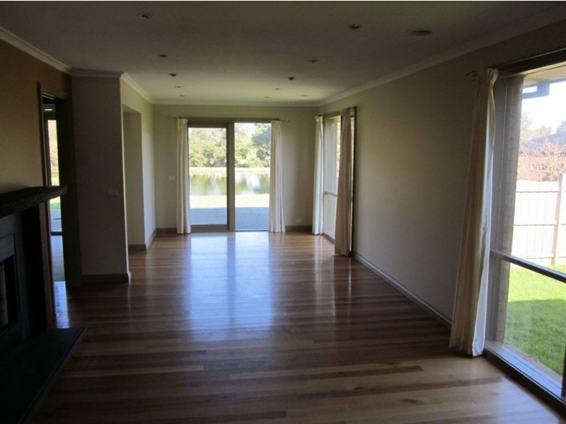 8 Lakeside Court, Safety Beach VIC 3936