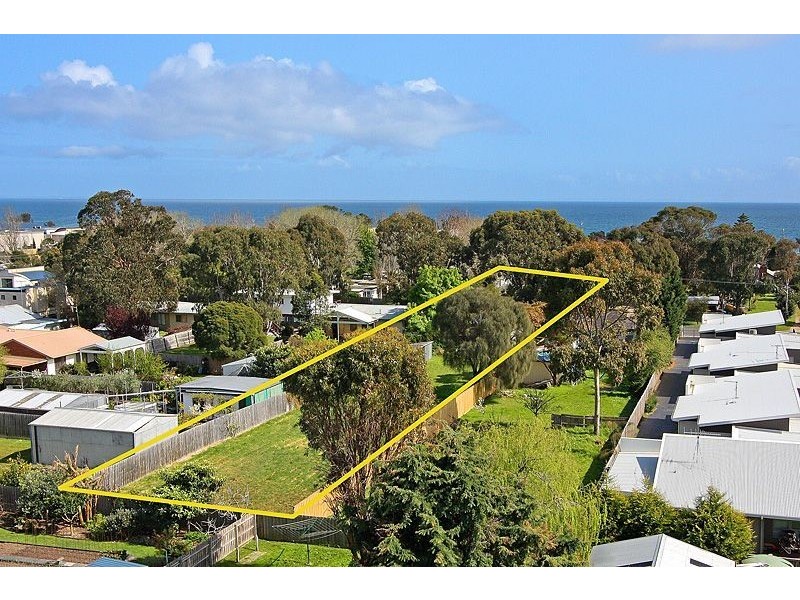 140 Dromana Parade, Safety Beach VIC 3936
