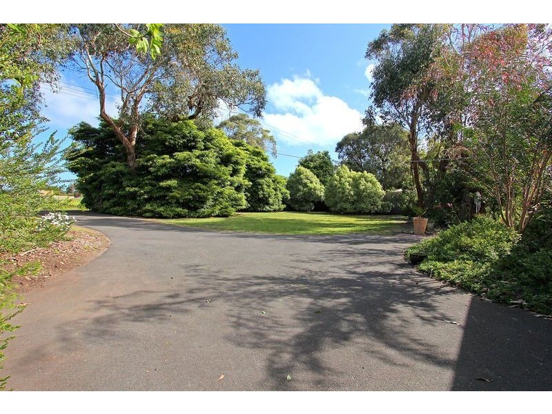 446 Waterfall Gully Rd, Rosebud VIC 3939