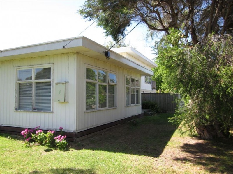 11 South Road, Mccrae VIC 3938