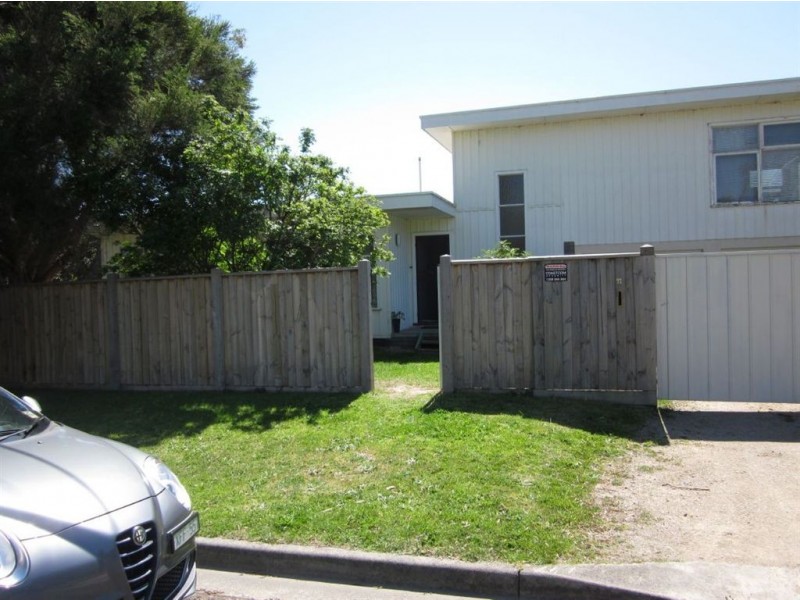 11 South Road, Mccrae VIC 3938