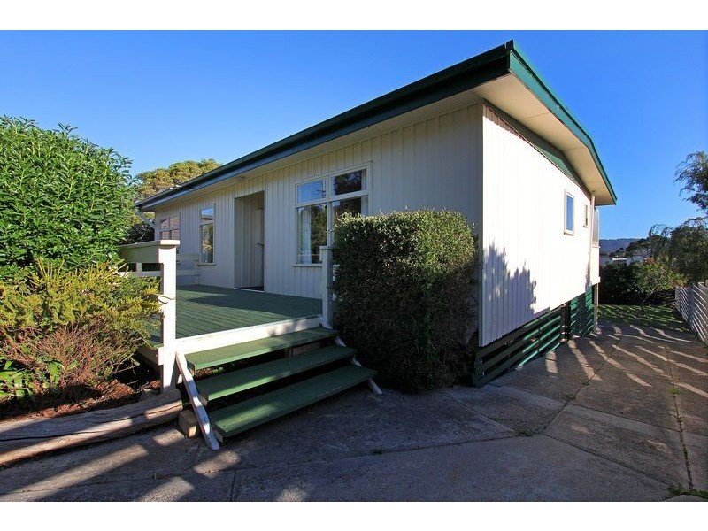 2 Bruce Road, Safety Beach VIC 3936