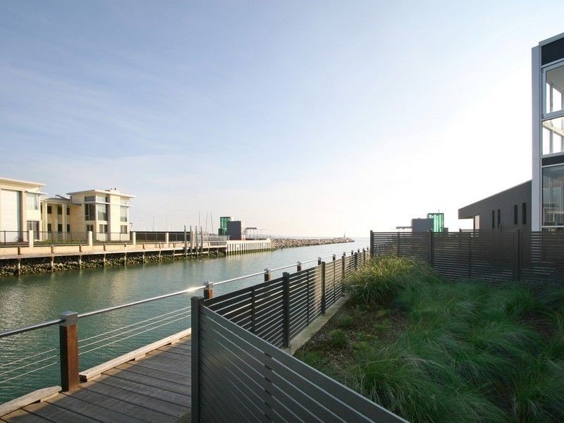104/11 Sharpley Ave, Safety Beach VIC 3936