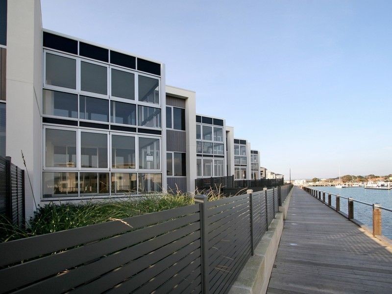 104/11 Sharpley Ave, Safety Beach VIC 3936