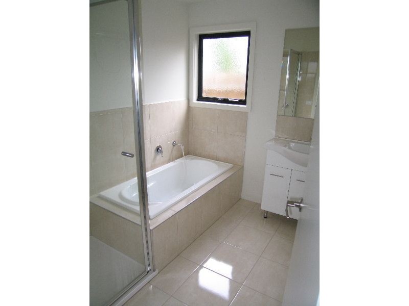 2/23 Rainier Avenue, Dromana VIC 3936