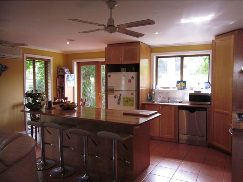 76 Seaview Avenue, Safety Beach VIC 3936