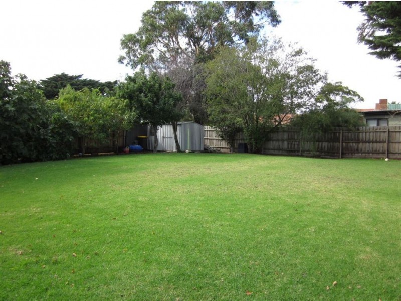 76 Seaview Avenue, Safety Beach VIC 3936