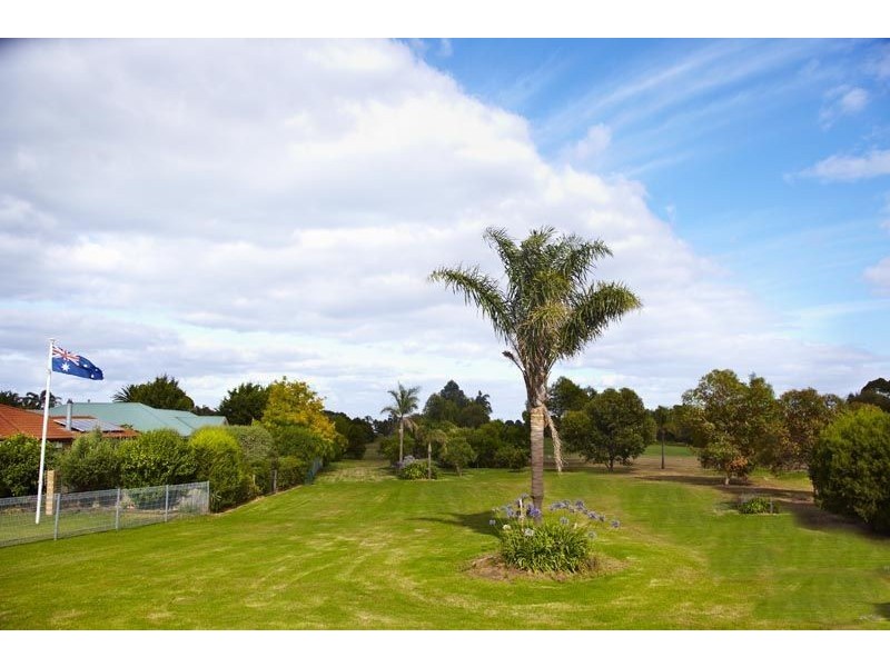1 Palm Vista Drive, Safety Beach VIC 3936