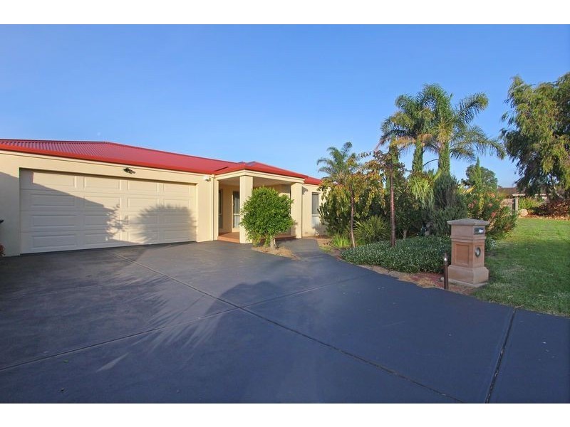 18 Fairway Circle, Safety Beach VIC 3936