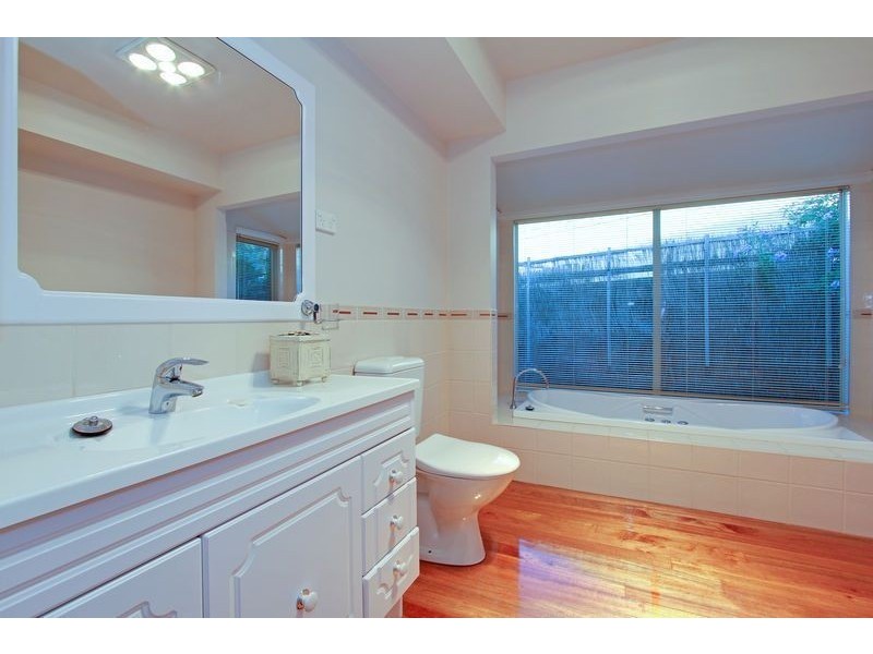 18 Fairway Circle, Safety Beach VIC 3936