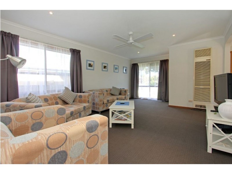 149 Seventh Ave, Rosebud VIC 3939