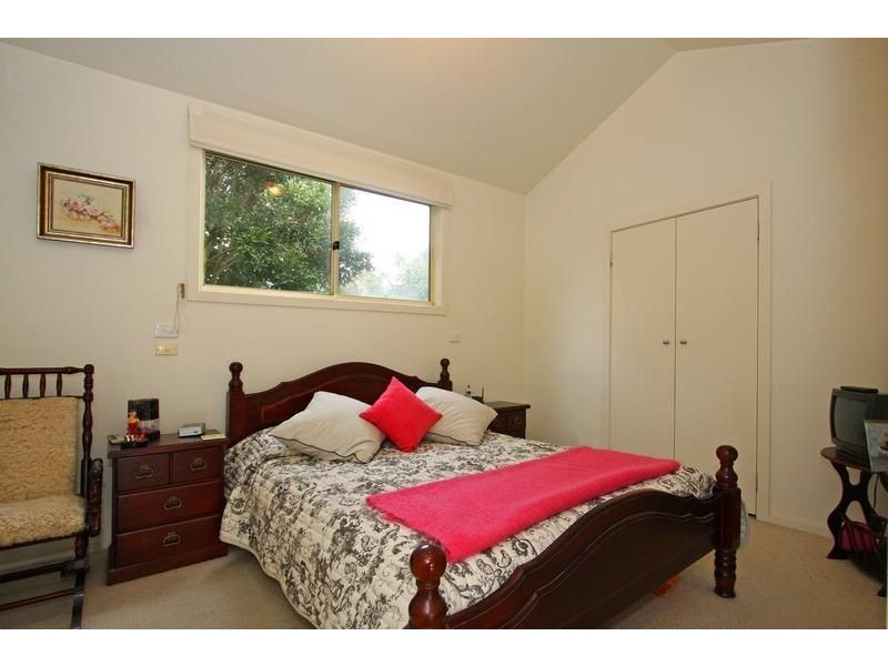 2 The Avenue, Mccrae VIC 3938