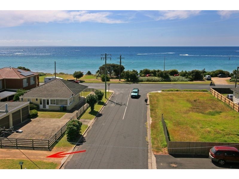 2 Balmoral Avenue, Safety Beach VIC 3936