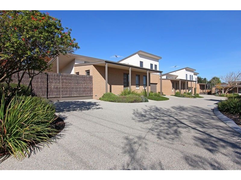 8-10 William Street, Mccrae VIC 3938