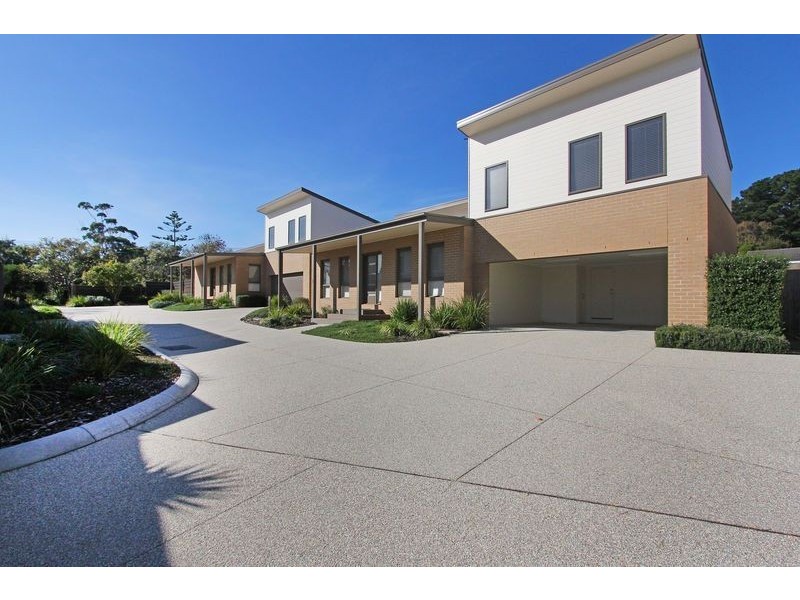 8-10 William Street, Mccrae VIC 3938