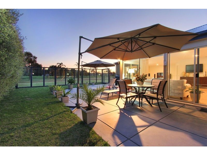 16 Palm Tree Drive, Safety Beach VIC 3936