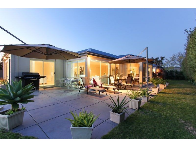 16 Palm Tree Drive, Safety Beach VIC 3936