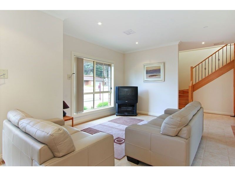 2b Watson Avenue, Dromana VIC 3936