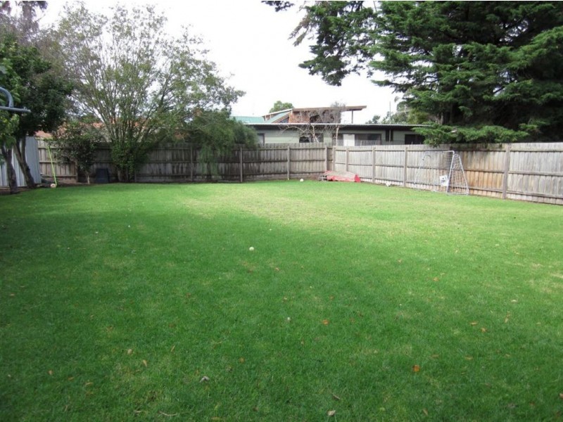 76 Seaview Ave, Safety Beach VIC 3936