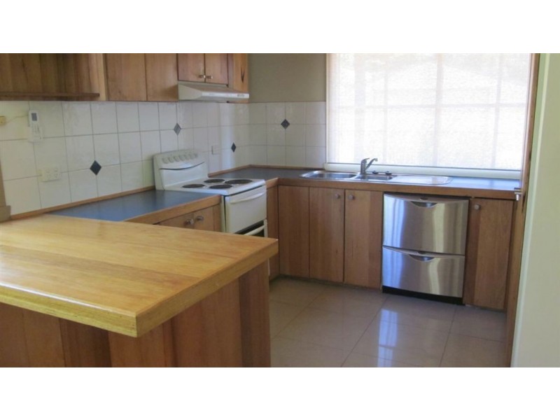 2 Charles St, Mccrae VIC 3938