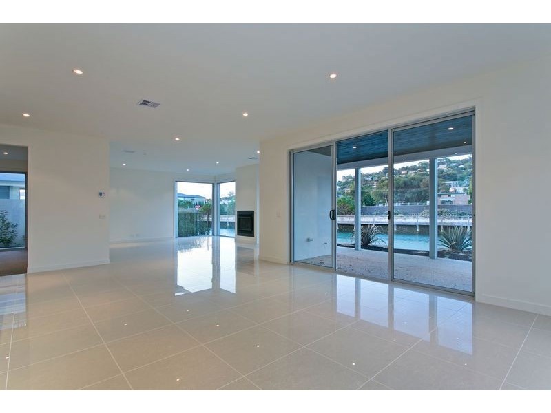 2 Clipper Quay, Safety Beach VIC 3936