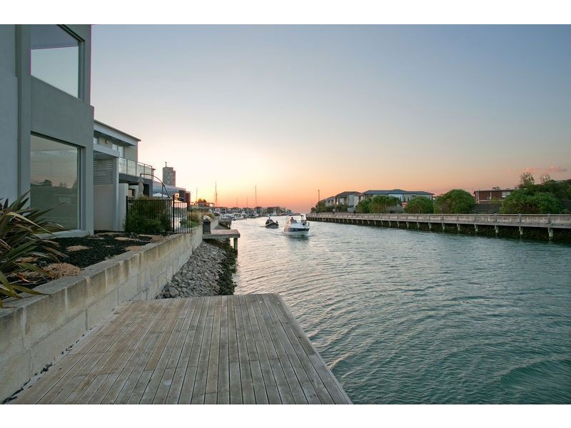 2 Clipper Quay, Safety Beach VIC 3936
