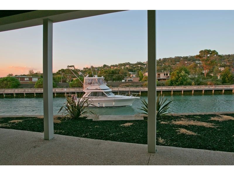 2 Clipper Quay, Safety Beach VIC 3936