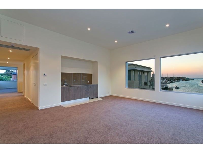 2 Clipper Quay, Safety Beach VIC 3936