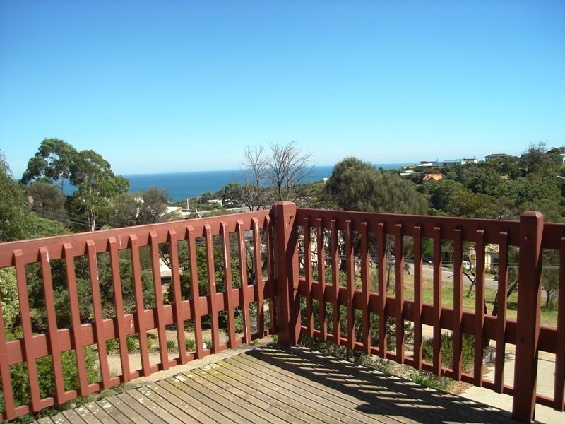 8 Asquith Avenue, Mount Martha VIC 3934