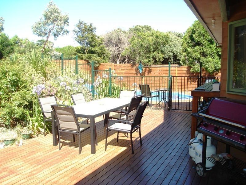 8 Asquith Avenue, Mount Martha VIC 3934