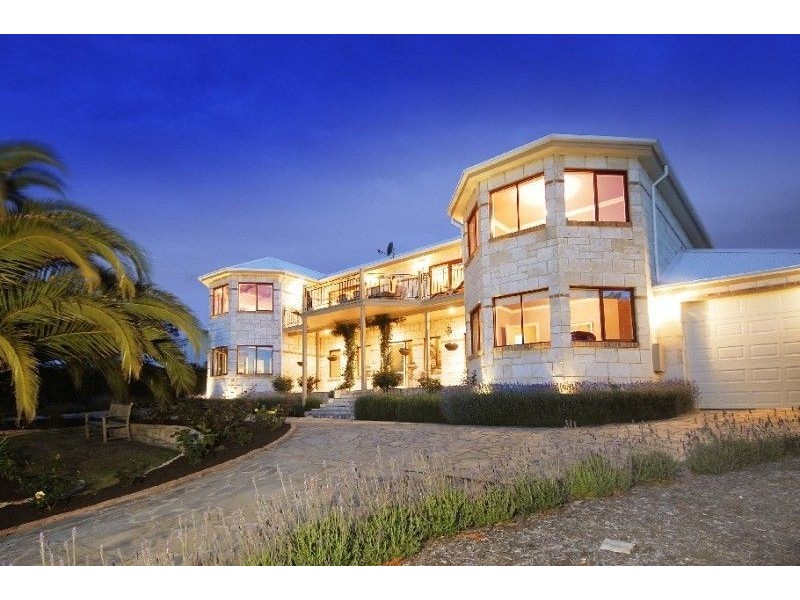 11 Elmie Terrace, Mount Martha VIC 3934