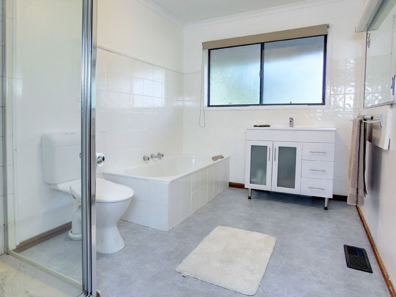 8 Banksia Grove, Mount Martha VIC 3934