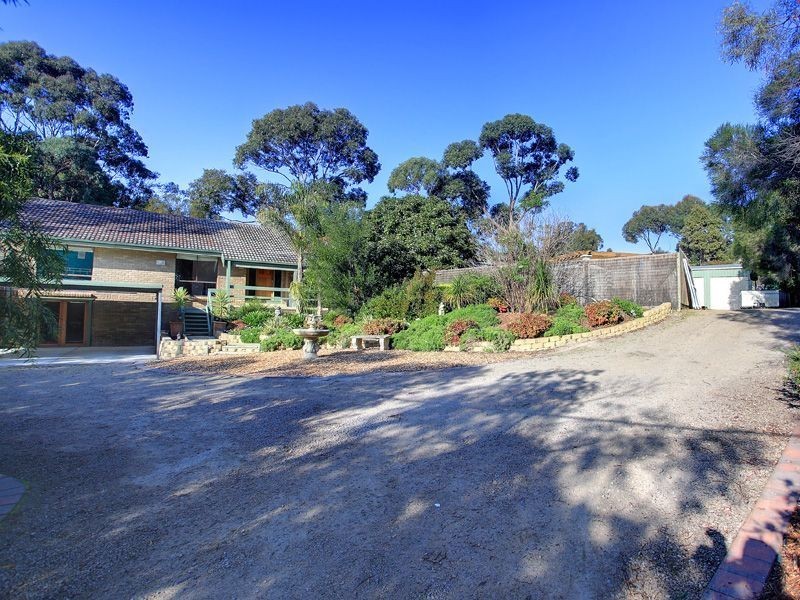 8 Banksia Grove, Mount Martha VIC 3934