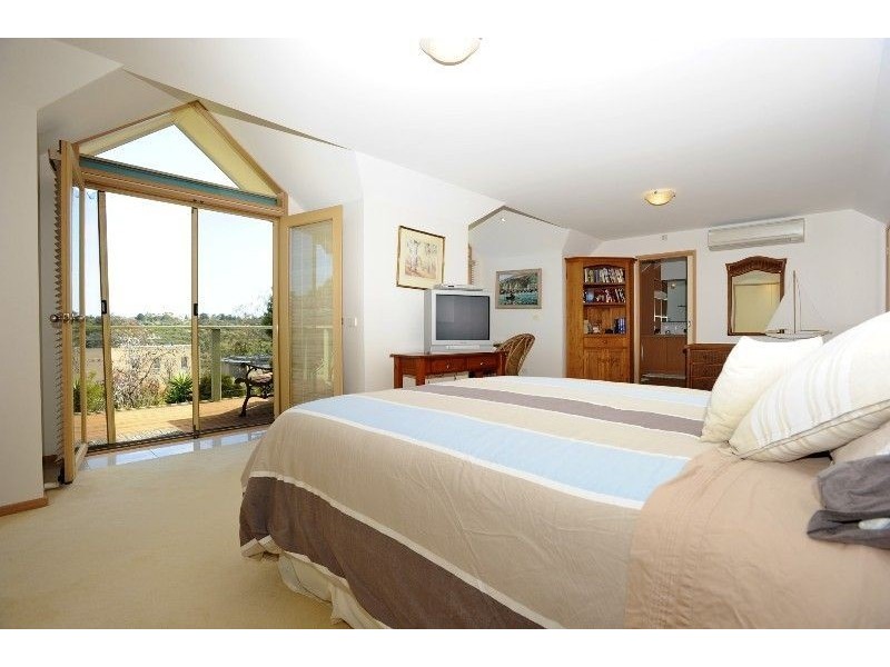 2 Hilton Court, Mount Martha VIC 3934