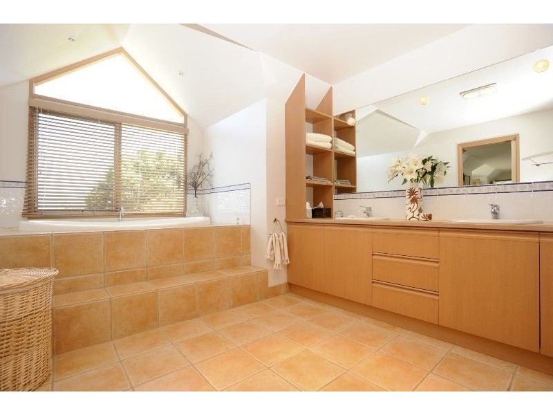 2 Hilton Court, Mount Martha VIC 3934