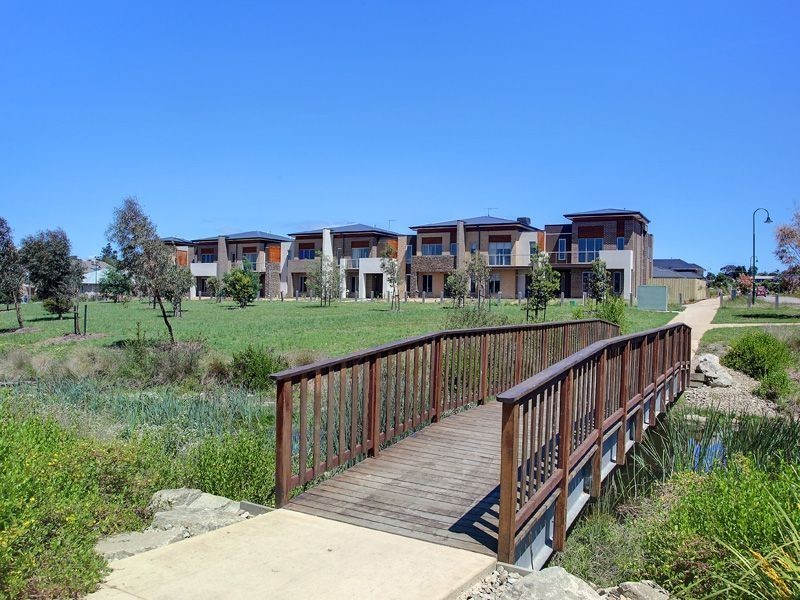 8 Arthur Walk, Mount Martha VIC 3934