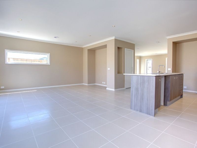 8 Arthur Walk, Mount Martha VIC 3934