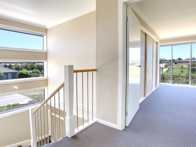 8 Arthur Walk, Mount Martha VIC 3934