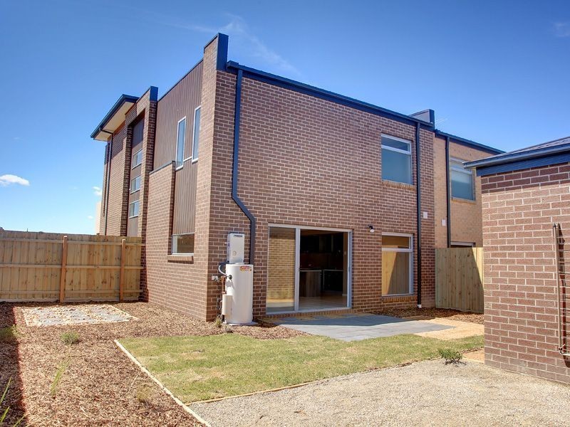 8 Arthur Walk, Mount Martha VIC 3934